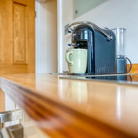 2 Bed Stunning Chic Modern Spacious Apt, Ocean Village, Southampton - Plenty Of Parking - By Blue Puffin Stays Экстерьер фото
