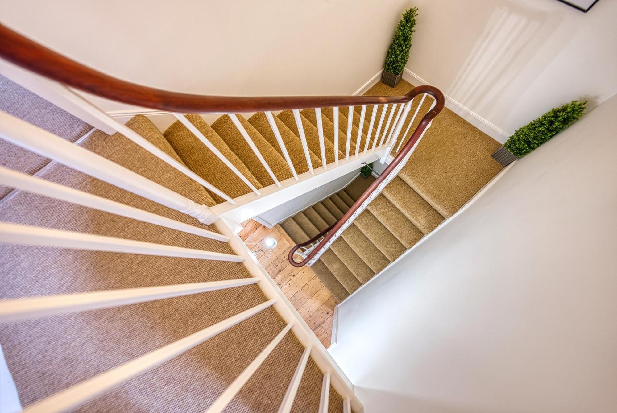 2 Bed Stunning Chic Modern Spacious Apt, Ocean Village, - Plenty Of Parking - By Blue Puffin