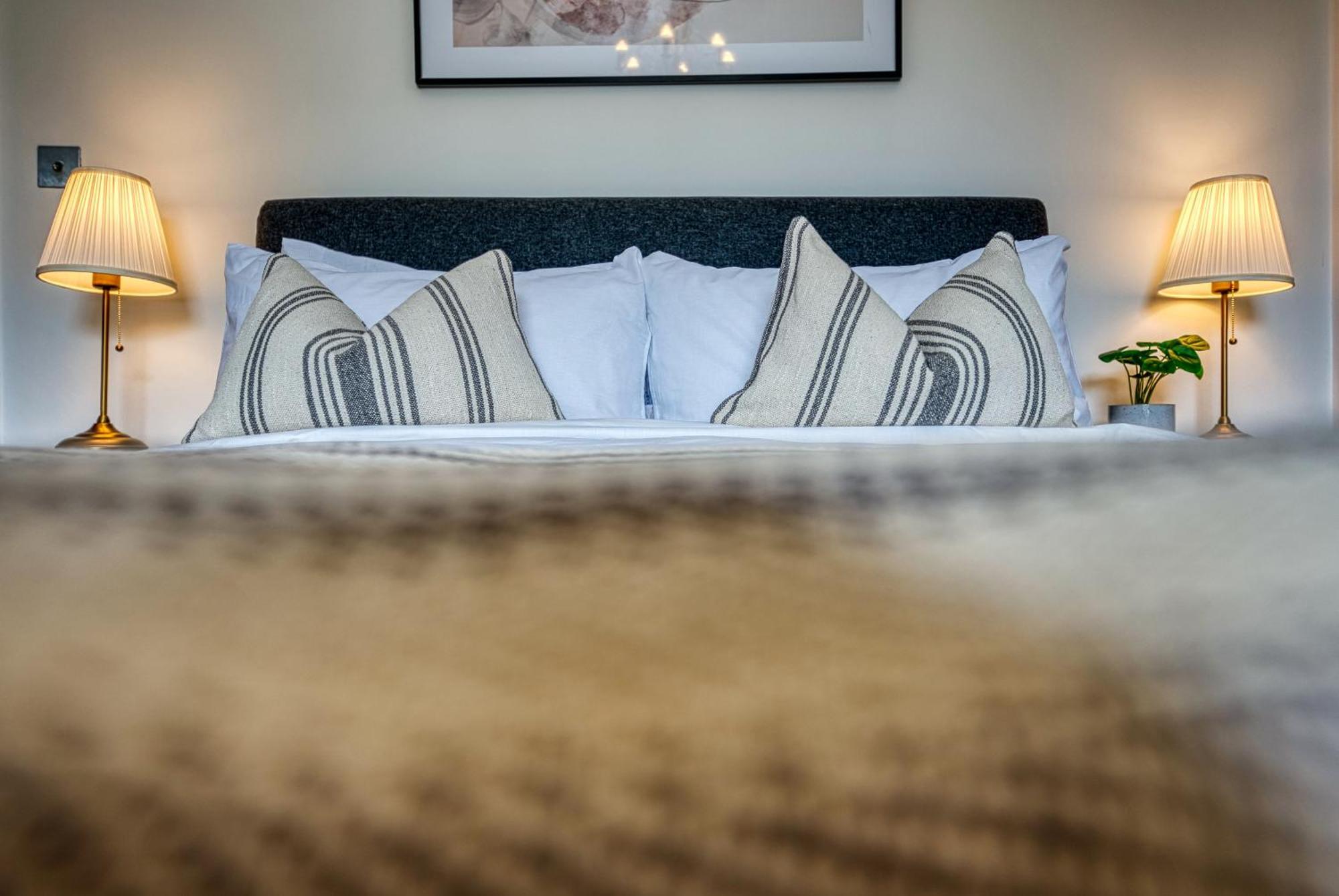 2 Bed Stunning Chic Modern Spacious Apt, Ocean Village, - Plenty Of Parking - By Blue Puffin Apartment