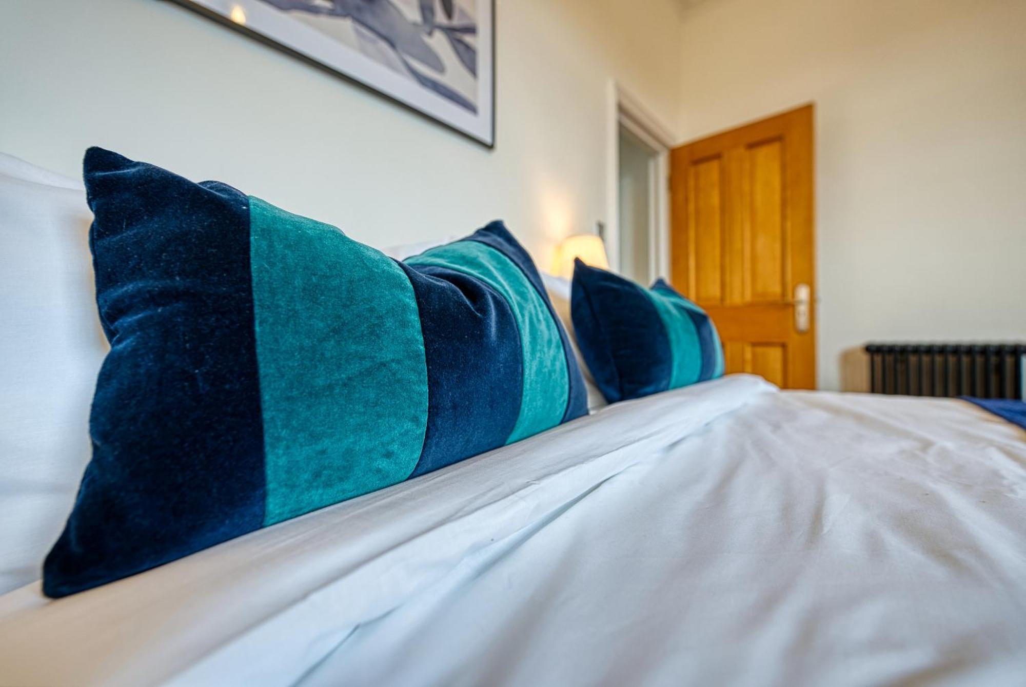 2 Bed Stunning Chic Modern Spacious Apt, Ocean Village, - Plenty Of Parking - By Blue Puffin * Southampton
