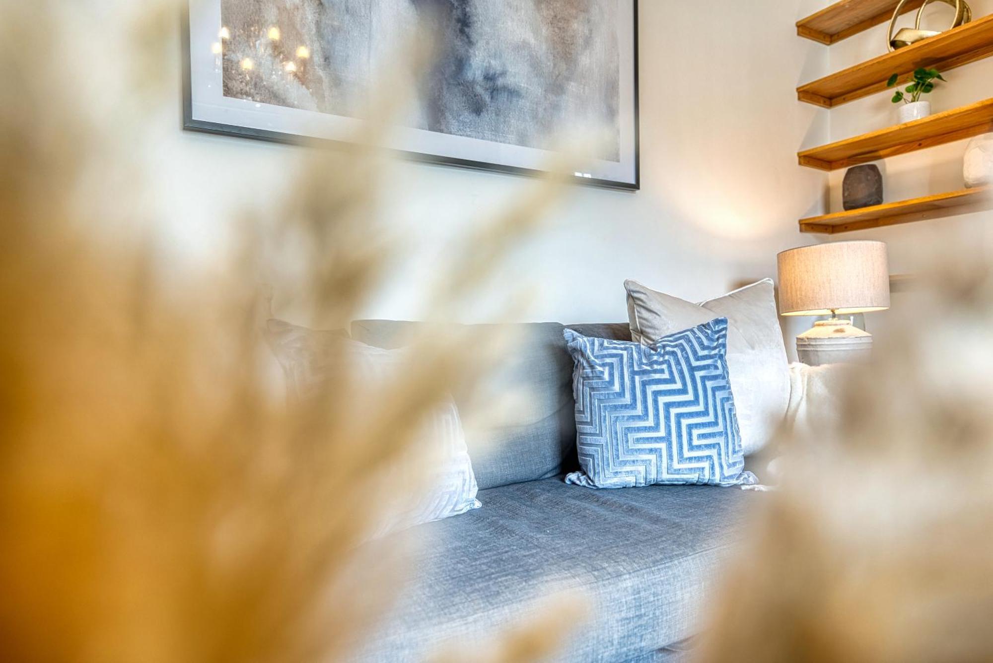 2 Bed Stunning Chic Modern Spacious Apt, Ocean Village, - Plenty Of Parking - By Blue Puffin Apartment *