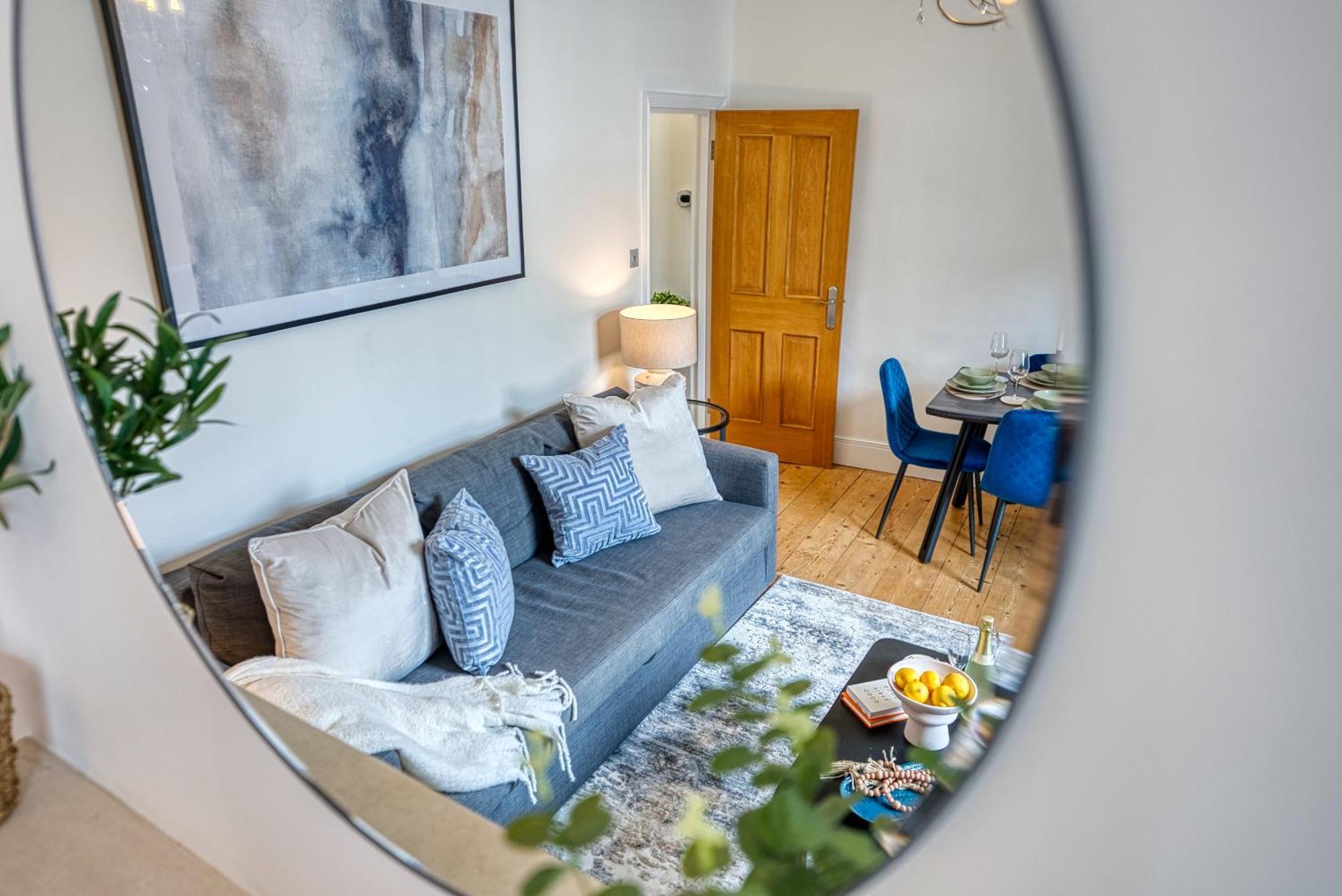 2 Bed Stunning Chic Modern Spacious Apt, Ocean Village, - Plenty Of Parking - By Blue Puffin Southampton