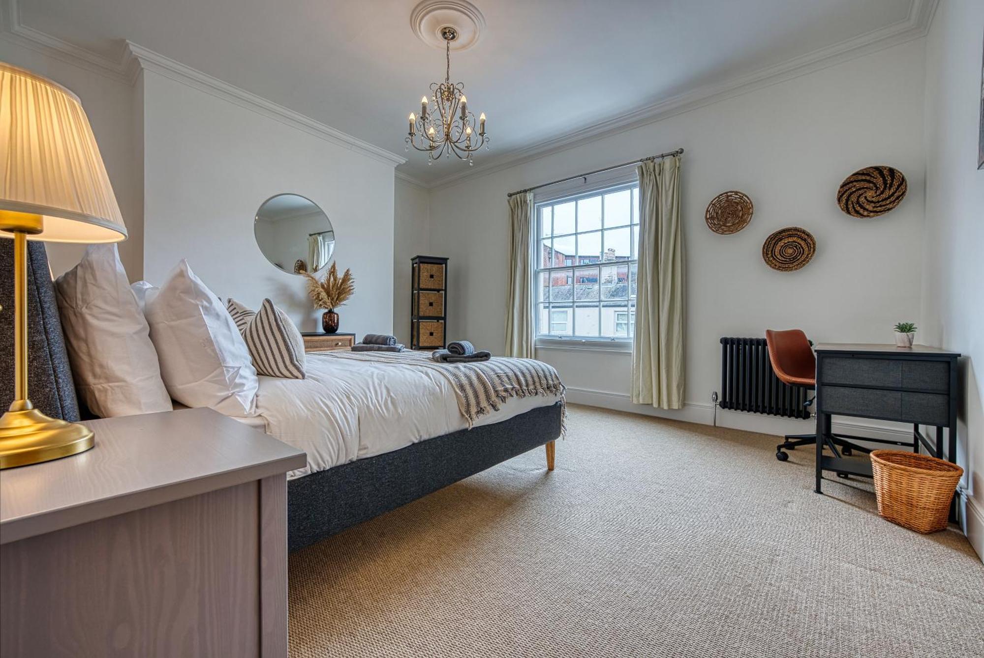 2-bedroom Stunning, Modern & Spacious Apartment, Near Ocean Village, Southampton, Summer Offer Available - By Blue Puffin * Southampton